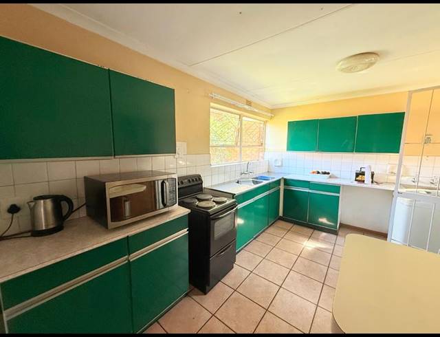 2 BEDROOM TOWNHOUSE FOR SALE IN VANDERBIJLPARK CE 3